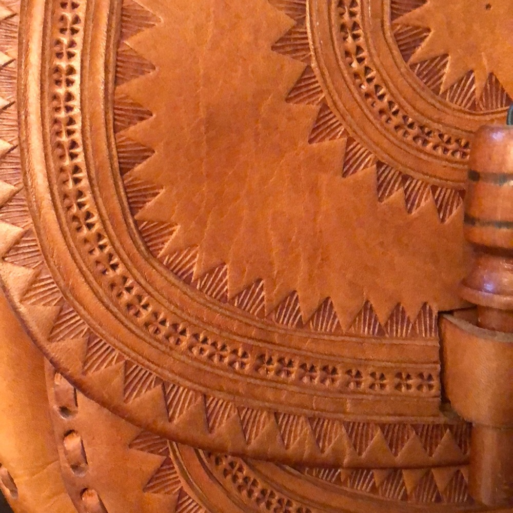 Handmade 100% Leather bag in a Camel color - Picture 6 of 6